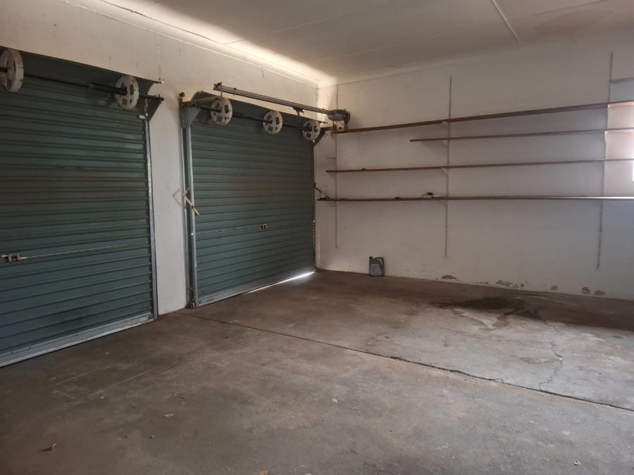 To Let 4 Bedroom Property for Rent in Presidentia Free State